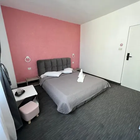 Ama Hotel *