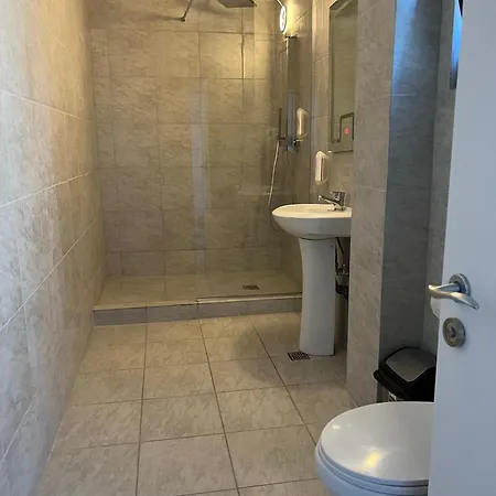 Ama Hotel *